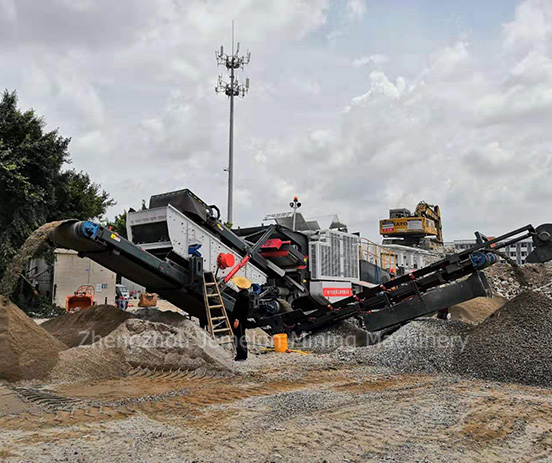 Crawler crushing station